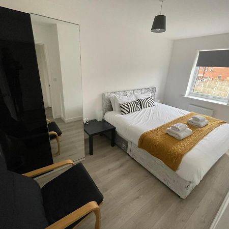 Modern Room With Huge Bed - Walk To City Centre! Mánchester Exterior foto