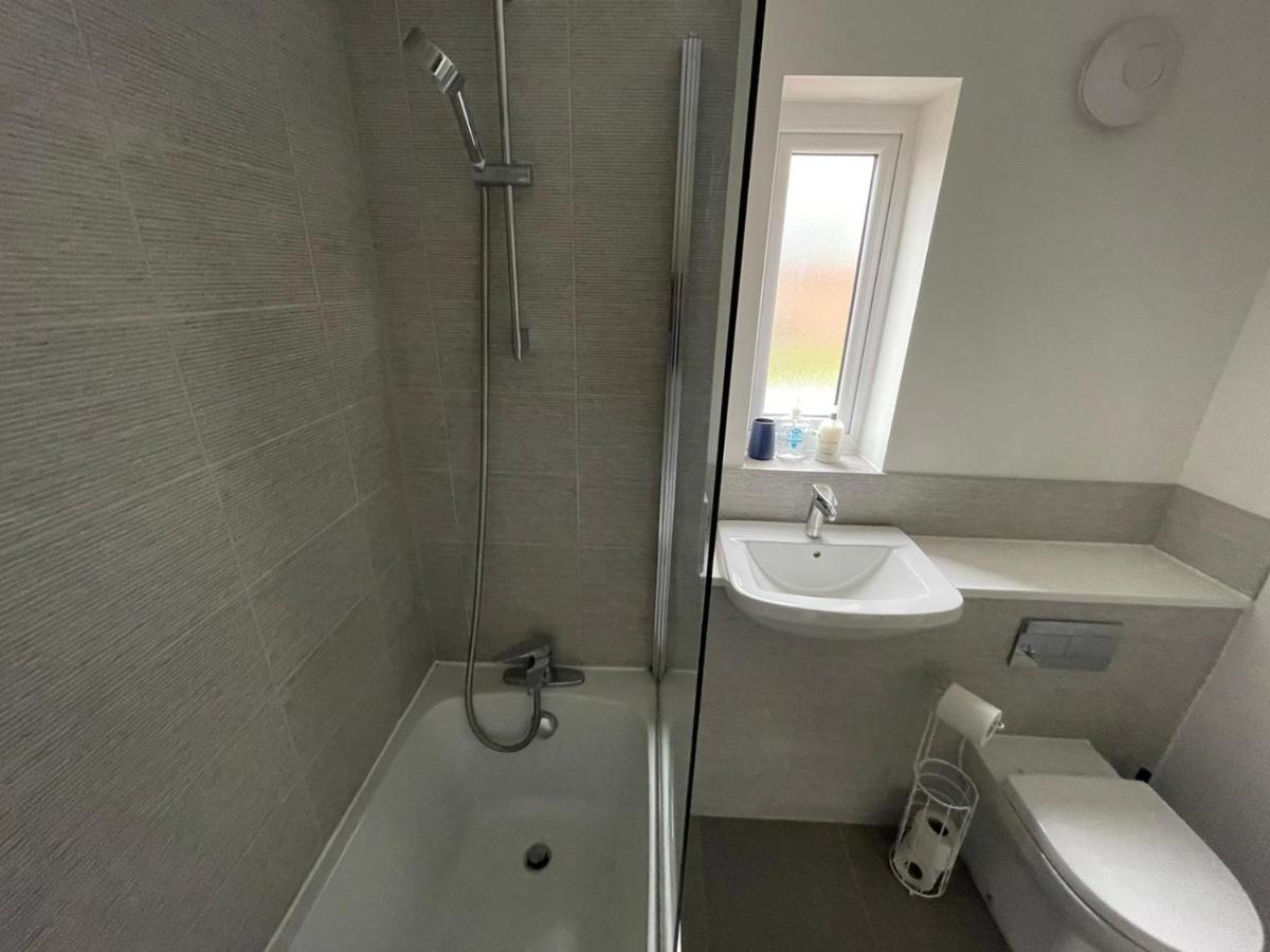 Modern Room With Huge Bed - Walk To City Centre! Mánchester Exterior foto