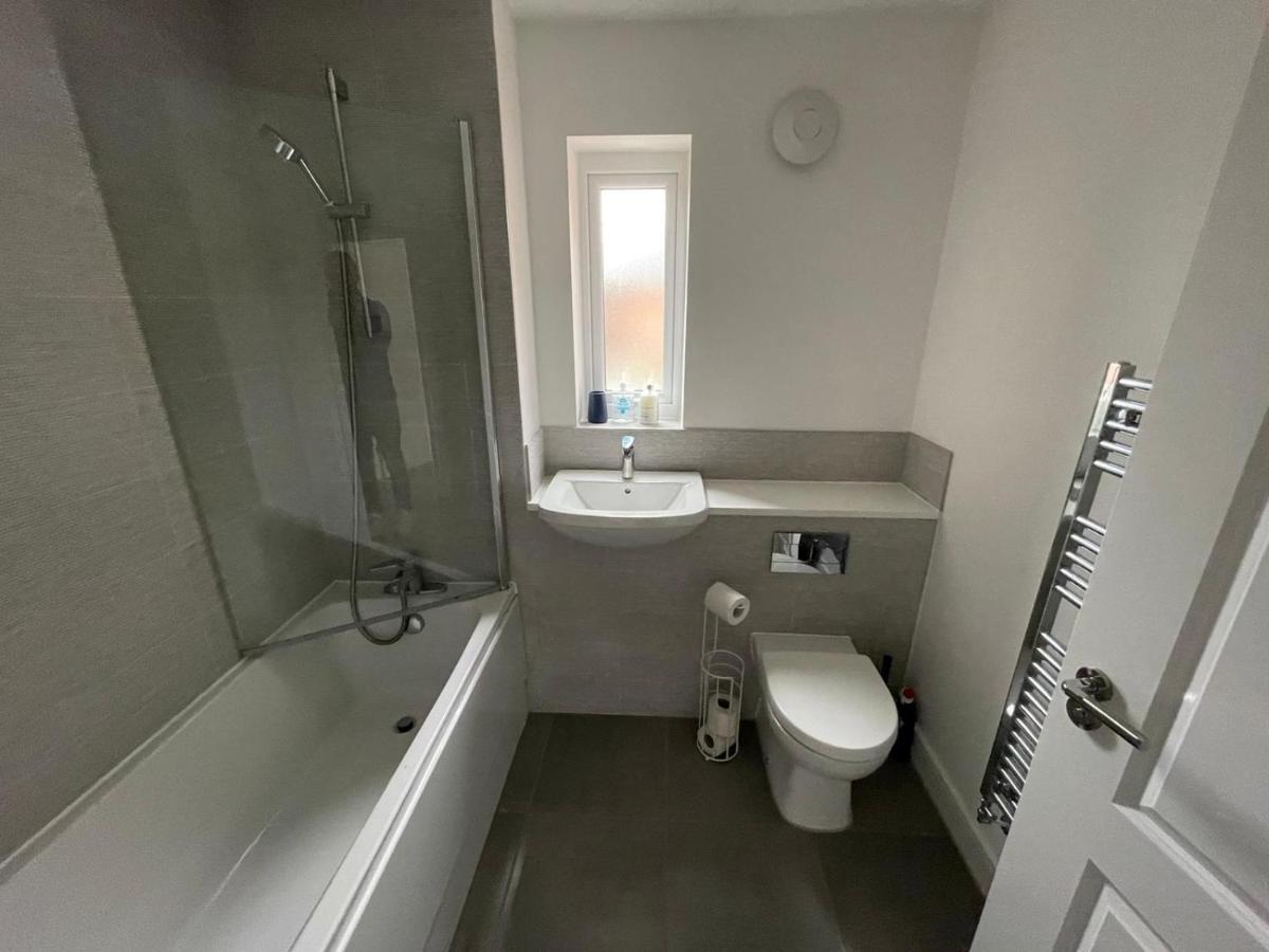 Modern Room With Huge Bed - Walk To City Centre! Mánchester Exterior foto