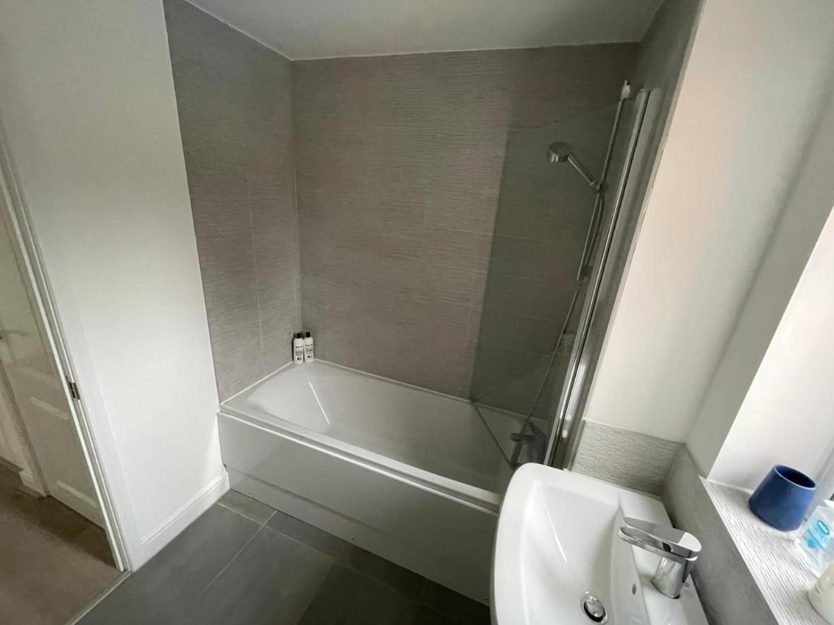 Modern Room With Huge Bed - Walk To City Centre! Mánchester Exterior foto