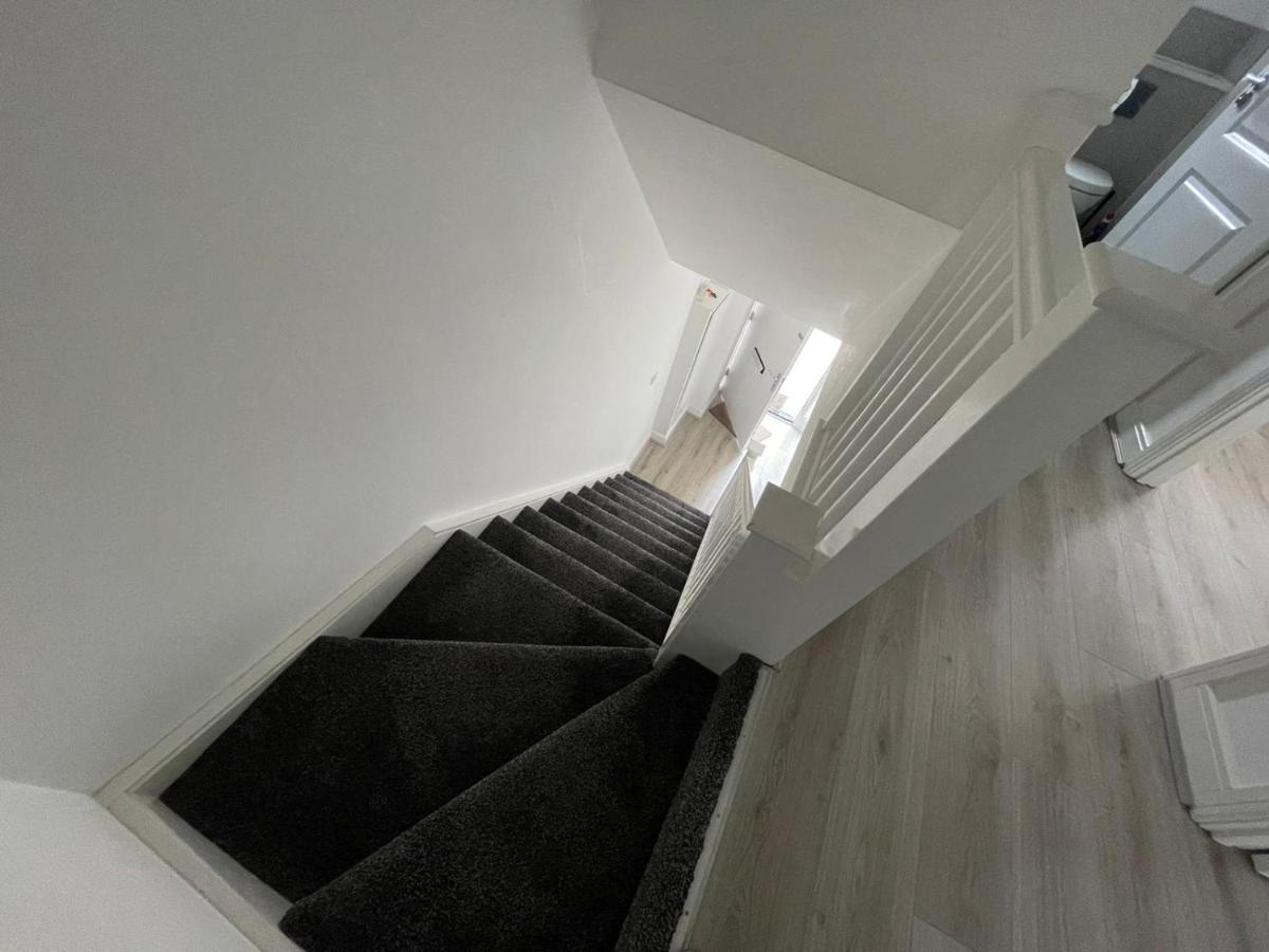 Modern Room With Huge Bed - Walk To City Centre! Mánchester Exterior foto